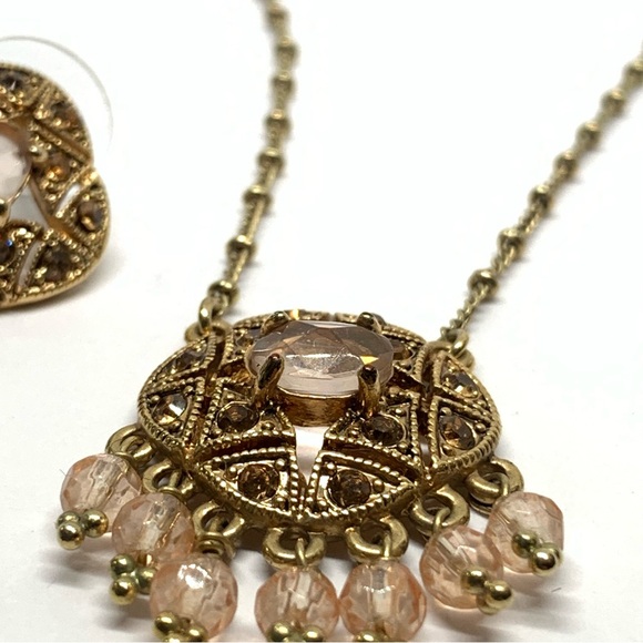 Vintage signed monet gold tone peach rhinestone necklace and earring set - Picture 5 of 6